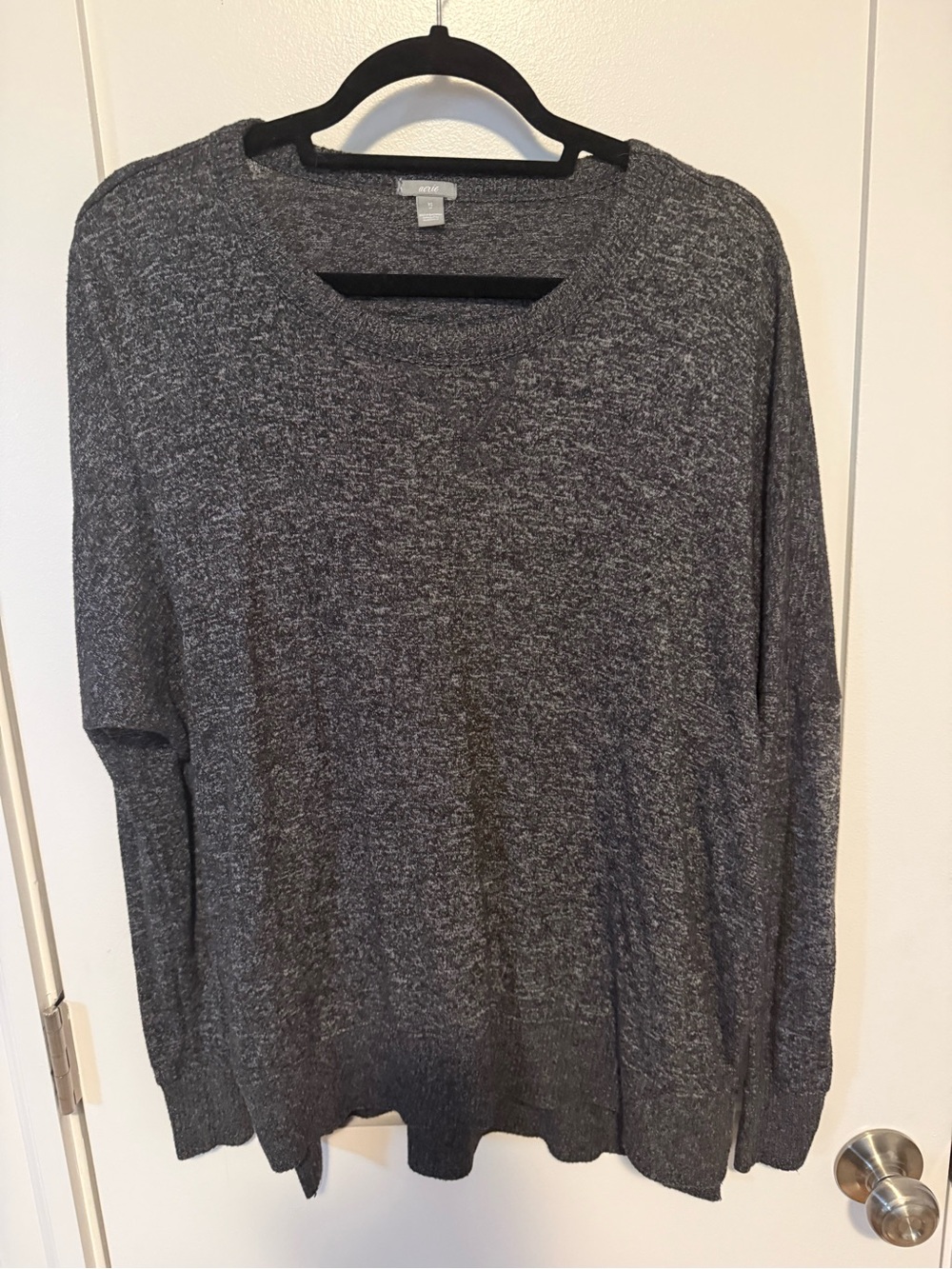 aerie Men's Charcoal Gray Crewneck Sweater